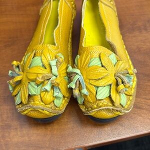 SOCOFY Yellow Floral Genuine LeatherShoes with Black Soles